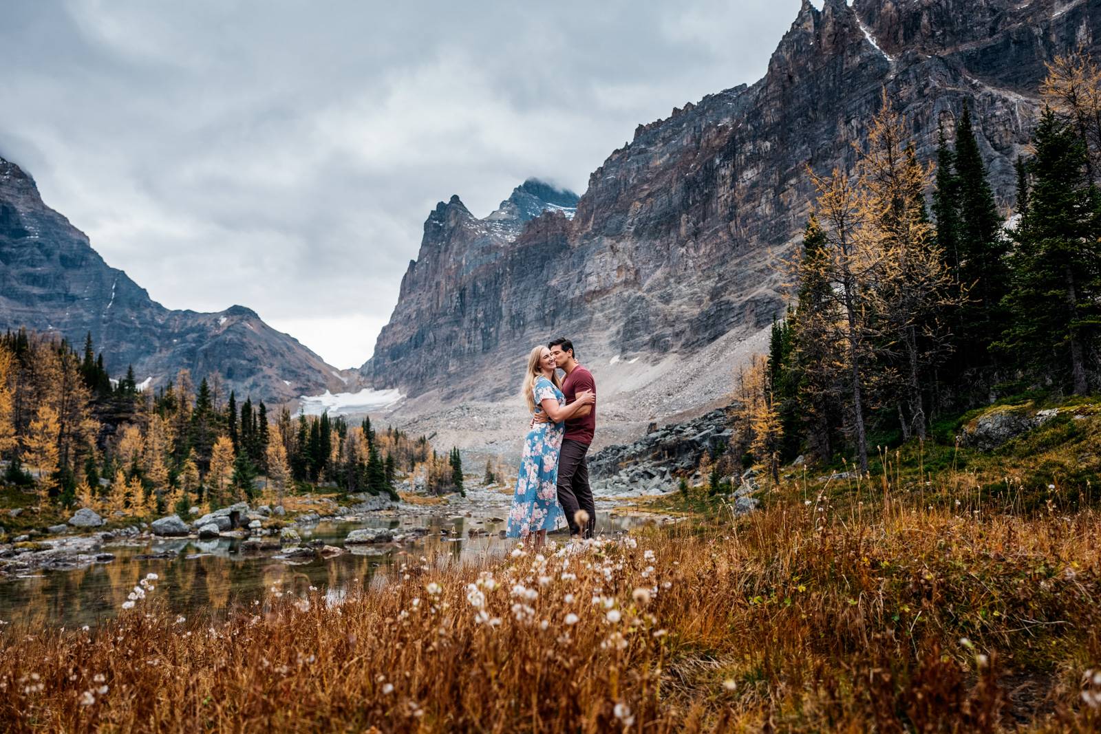 boyfriend kisses his girlfriend in the mountains