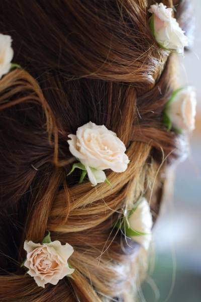 5 Ways to Wear Flowers in Your Hair | Calgary Wedding Hair
