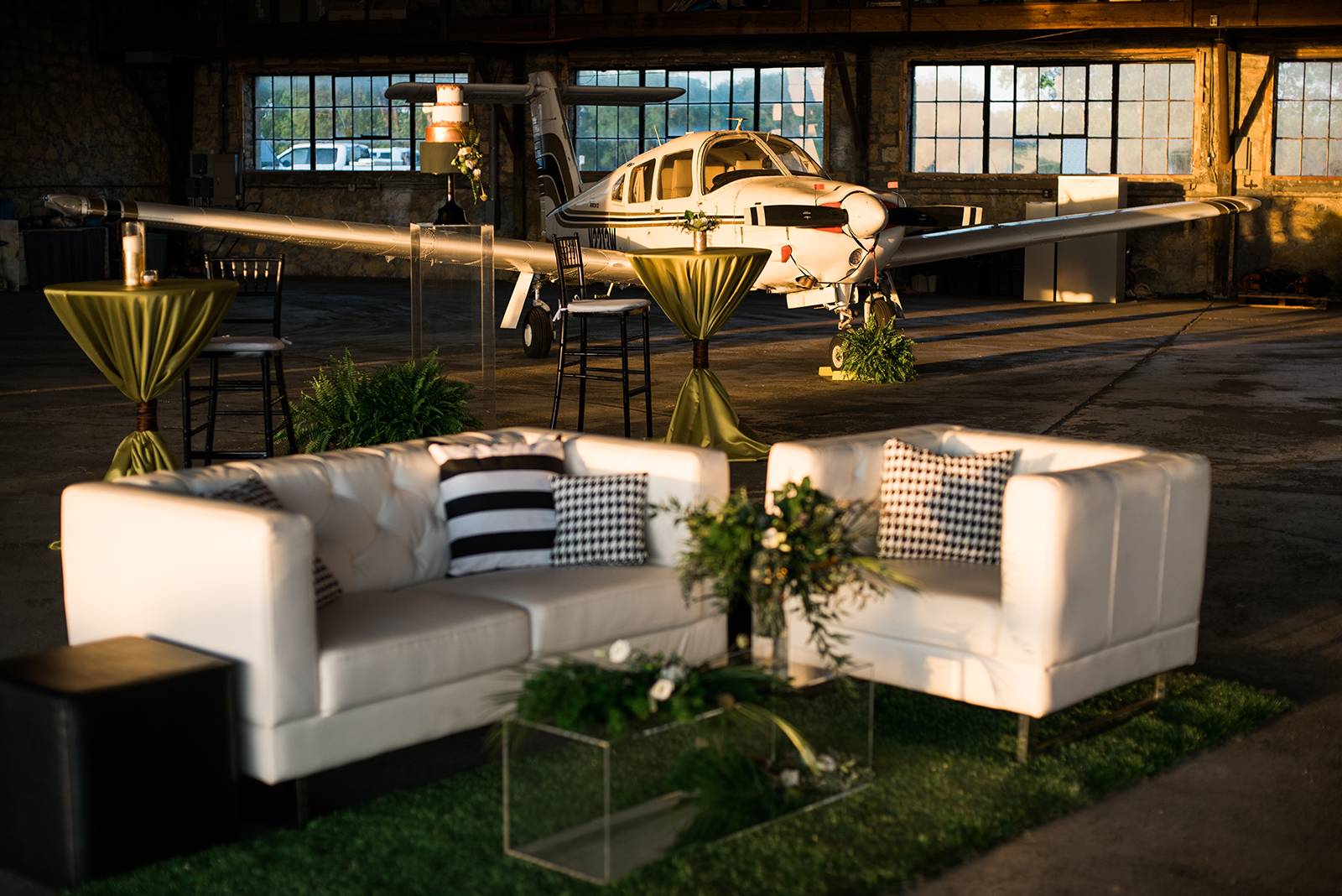 Airplane hangar wedding venue 60 photos - Astyledwedding.com