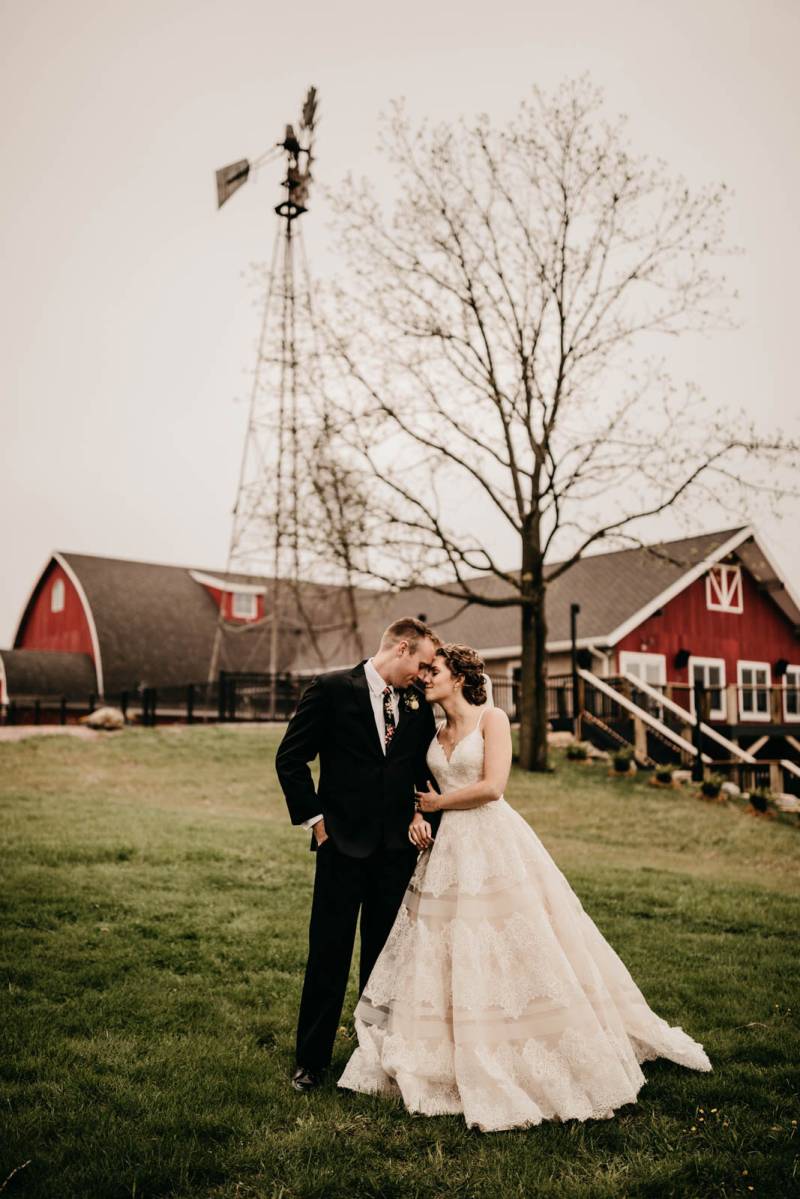VENDOR SPOTLIGHT VENNEBU HILL WISCONSIN BARN WEDDING VENUE 