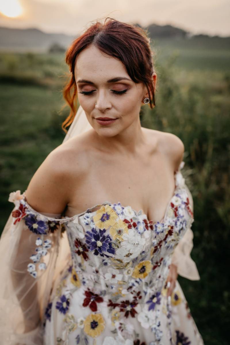 A COLORFUL WILDFLOWERINSPIRED LGBTQ+ WEDDING DESIGN AT THE OCTAGON