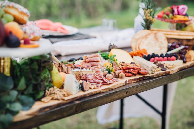Enchanting Outdoor Picnic Styled Shoot in Edmonton, Alberta Edmonton