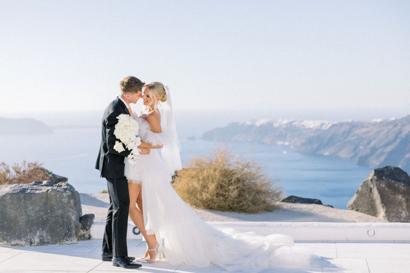 Chic wedding in Santorini - Chic & Stylish Weddings