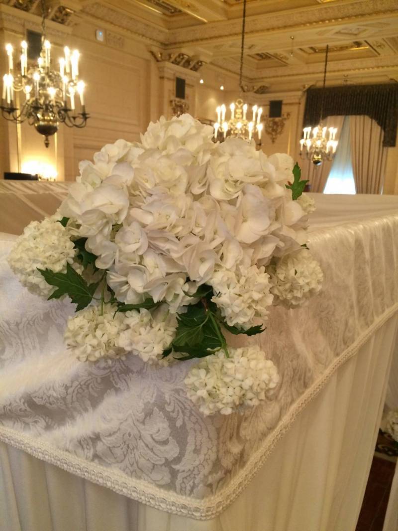 Classic White Wedding Flowers Decoration