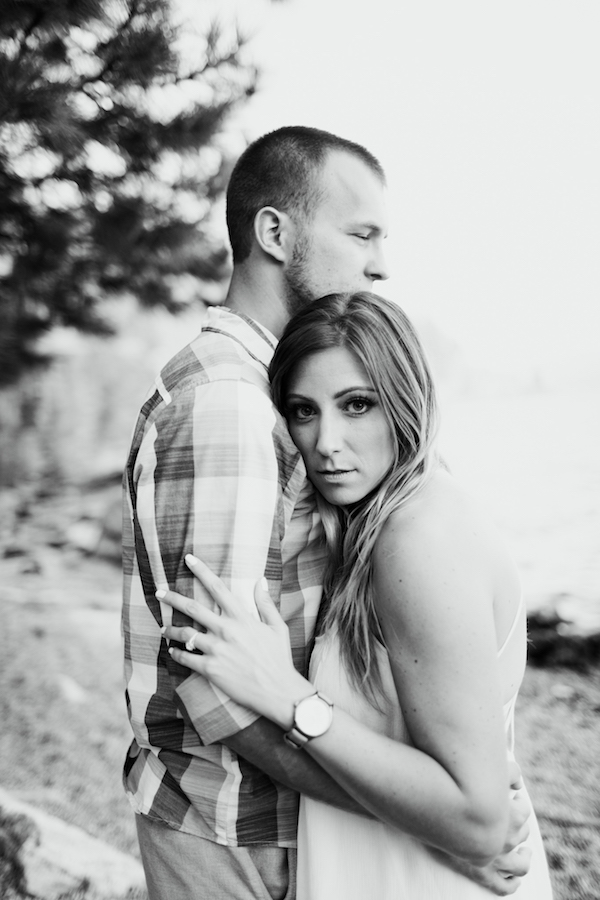 Sweet & Simple Lakeside Engagement Session