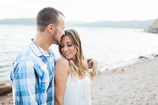 Sweet & Simple Lakeside Engagement Session