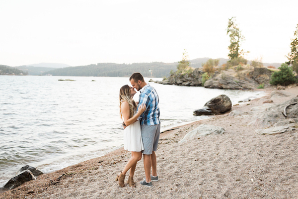 Sweet & Simple Lakeside Engagement Session