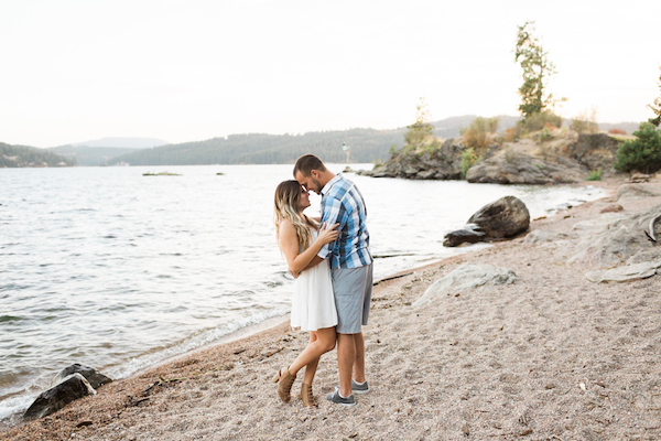 Sweet & Simple Lakeside Engagement Session