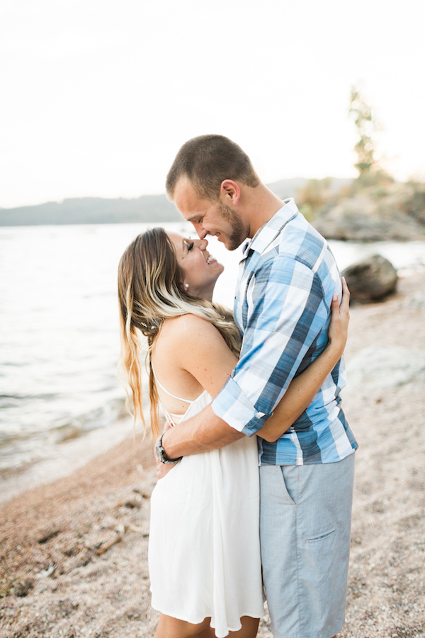 Sweet & Simple Lakeside Engagement Session