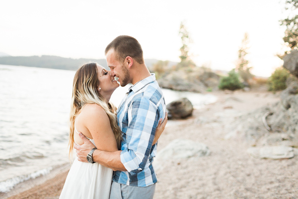 Sweet & Simple Lakeside Engagement Session