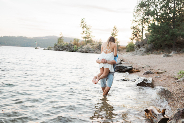 Sweet & Simple Lakeside Engagement Session