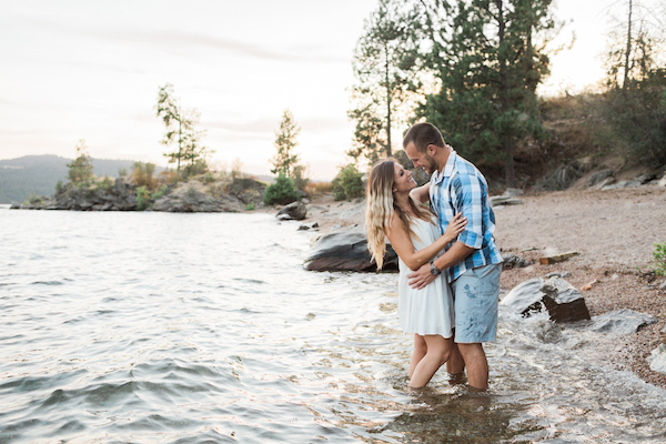 Sweet & Simple Lakeside Engagement Session