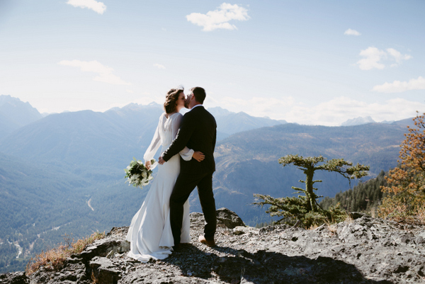 Windswept Winthrop Elopement on Apple Brides by Autumn Pines Photography