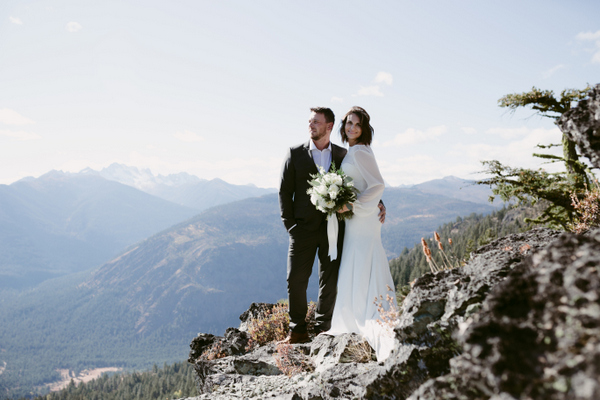 Windswept Winthrop Elopement on Apple Brides by Autumn Pines Photography