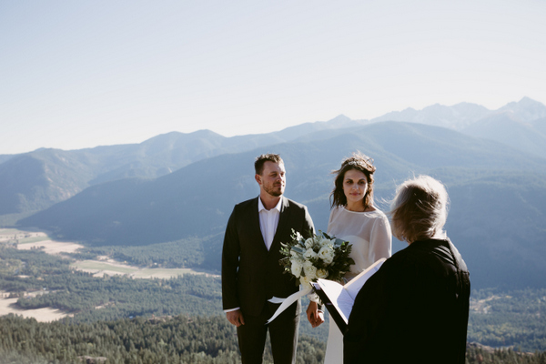 Windswept Winthrop Elopement on Apple Brides by Autumn Pines Photography