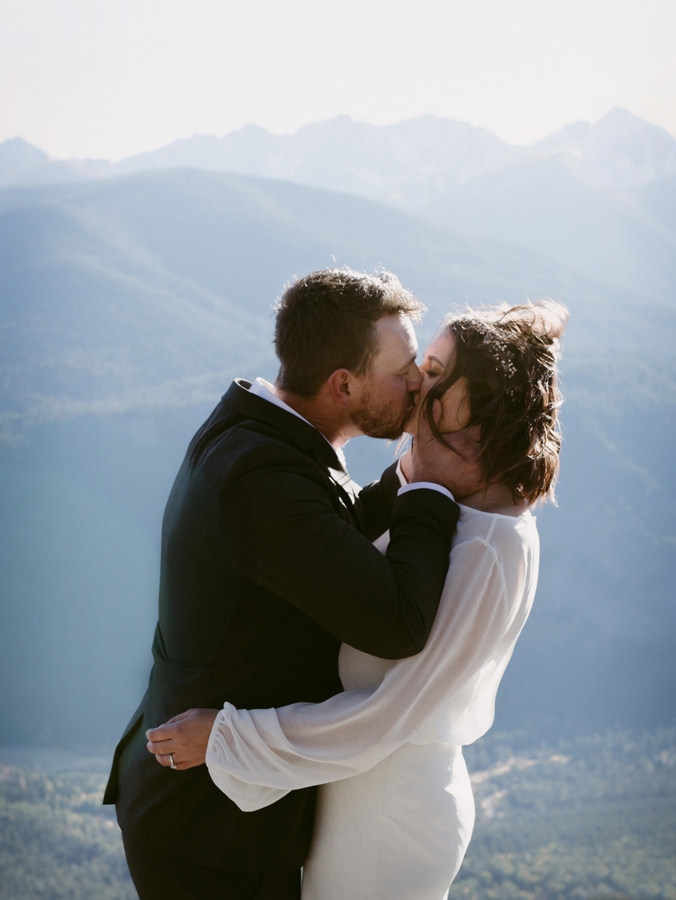 Windswept Winthrop Elopement on Apple Brides by Autumn Pines Photography
