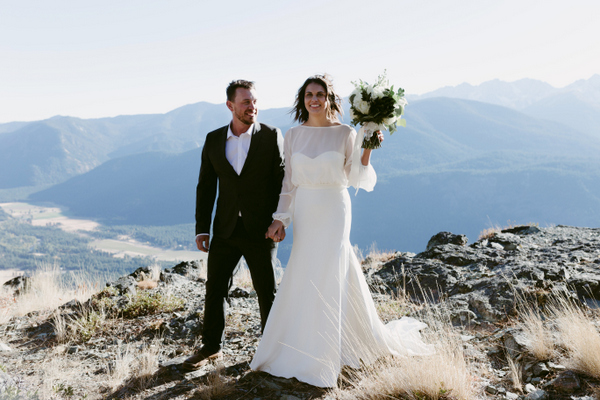 Windswept Winthrop Elopement on Apple Brides by Autumn Pines Photography