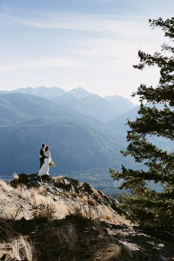 Windswept Winthrop Elopement on Apple Brides by Autumn Pines Photography