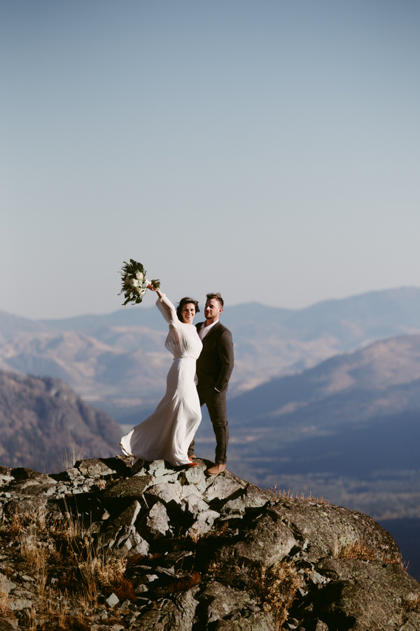 Windswept Winthrop Elopement on Apple Brides by Autumn Pines Photography