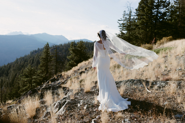 Windswept Winthrop Elopement on Apple Brides by Autumn Pines Photography