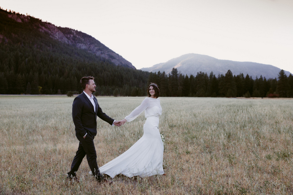 Windswept Winthrop Elopement on Apple Brides by Autumn Pines Photography