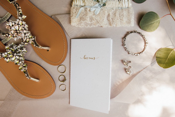 Cheery, Romantic Spring Bellevue Wedding on Apple Brides