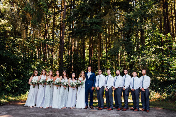 Cheery, Romantic Spring Bellevue Wedding