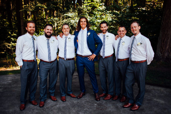 Cheery, Romantic Spring Bellevue Wedding on Apple Brides