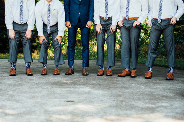 Cheery, Romantic Spring Bellevue Wedding on Apple Brides