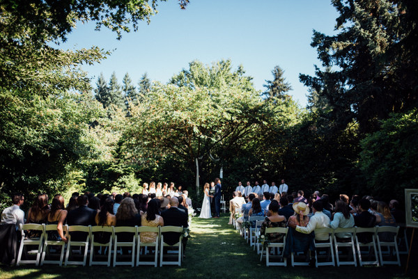 Cheery, Romantic Spring Bellevue Wedding on Apple Brides
