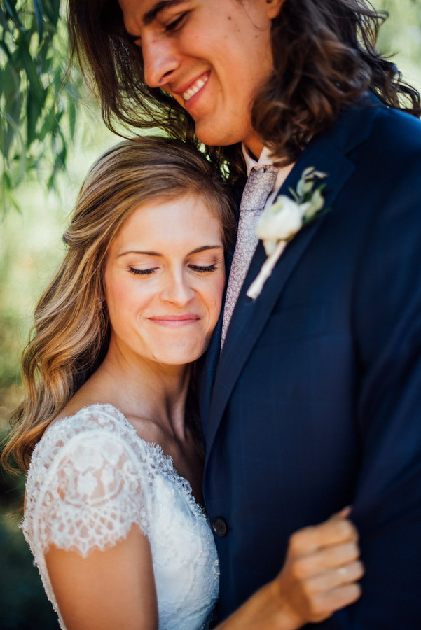 Cheery, Romantic Spring Bellevue Wedding on Apple Brides