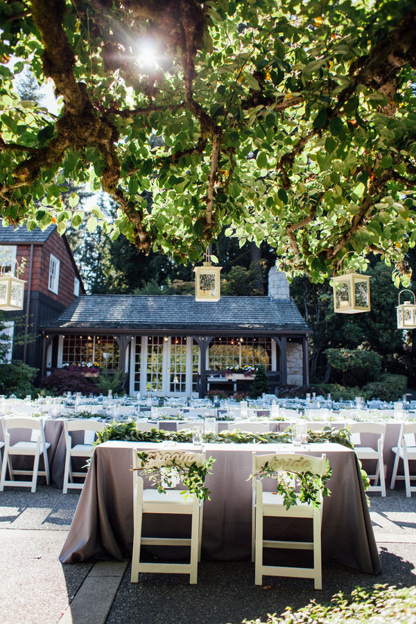 Cheery, Romantic Spring Bellevue Wedding on Apple Brides