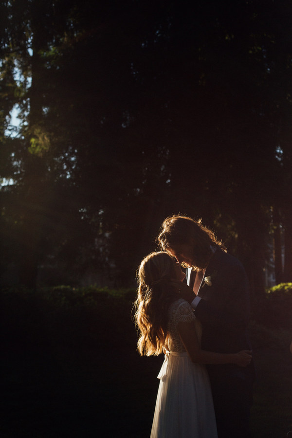 Cheery, Romantic Spring Bellevue Wedding on Apple Brides