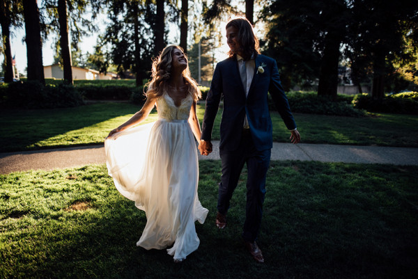 Cheery, Romantic Spring Bellevue Wedding on Apple Brides