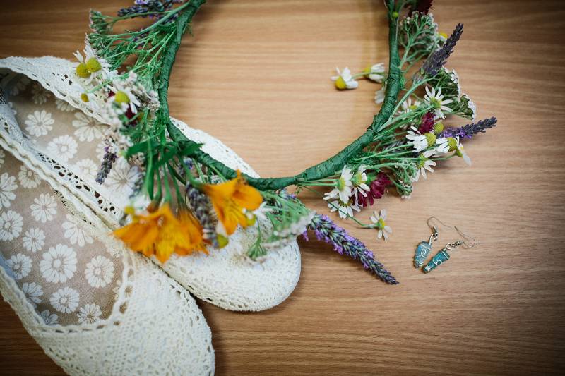 Simply Sweet Boho Chic Wedding at Rattlesnake Lake on Apple Brides