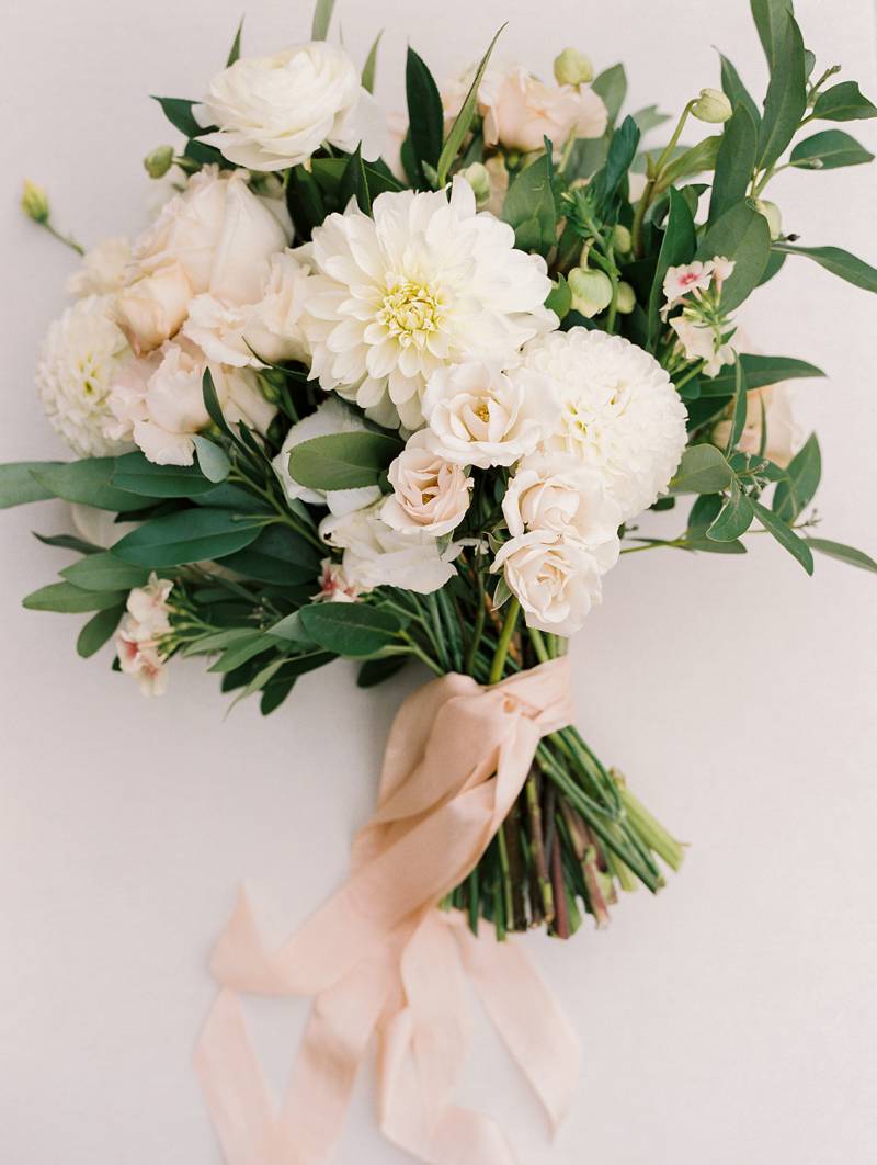 Warm and Sunny Vineyard Estate Wedding in Walla Walla, Washington on Apple Brides