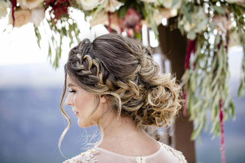 Lush Raspberry & Gold Wedding Inspiration in the River Valleys of Quincey, Washington on Apple Bride