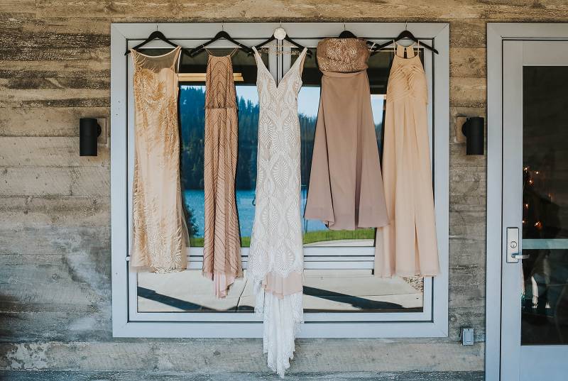 Lakeside Outdoorsy Wedding in Worley, Idaho on Apple Brides
