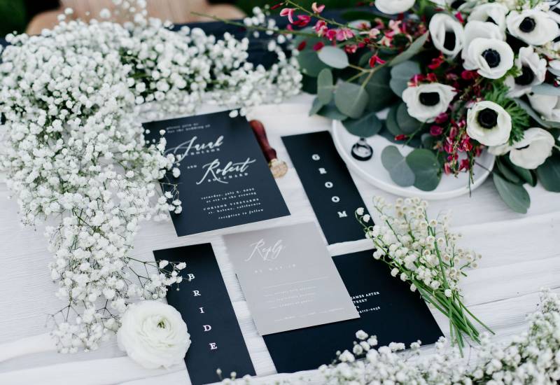 Classic Black & White Mansion Styled Shoot on Apple Brides