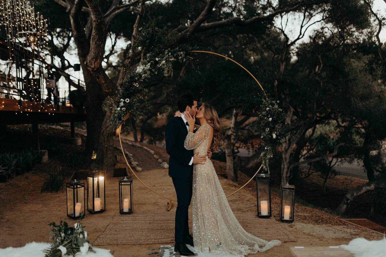 bride, groom, kiss, arch, ceremony