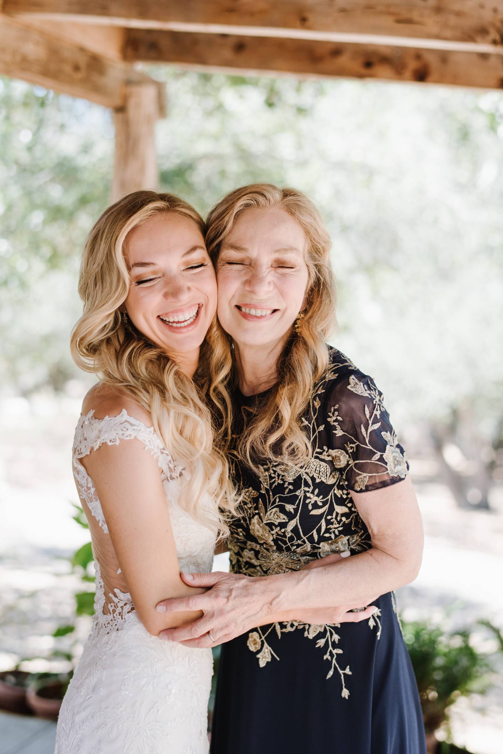 bride, mom, dress, smile, hug