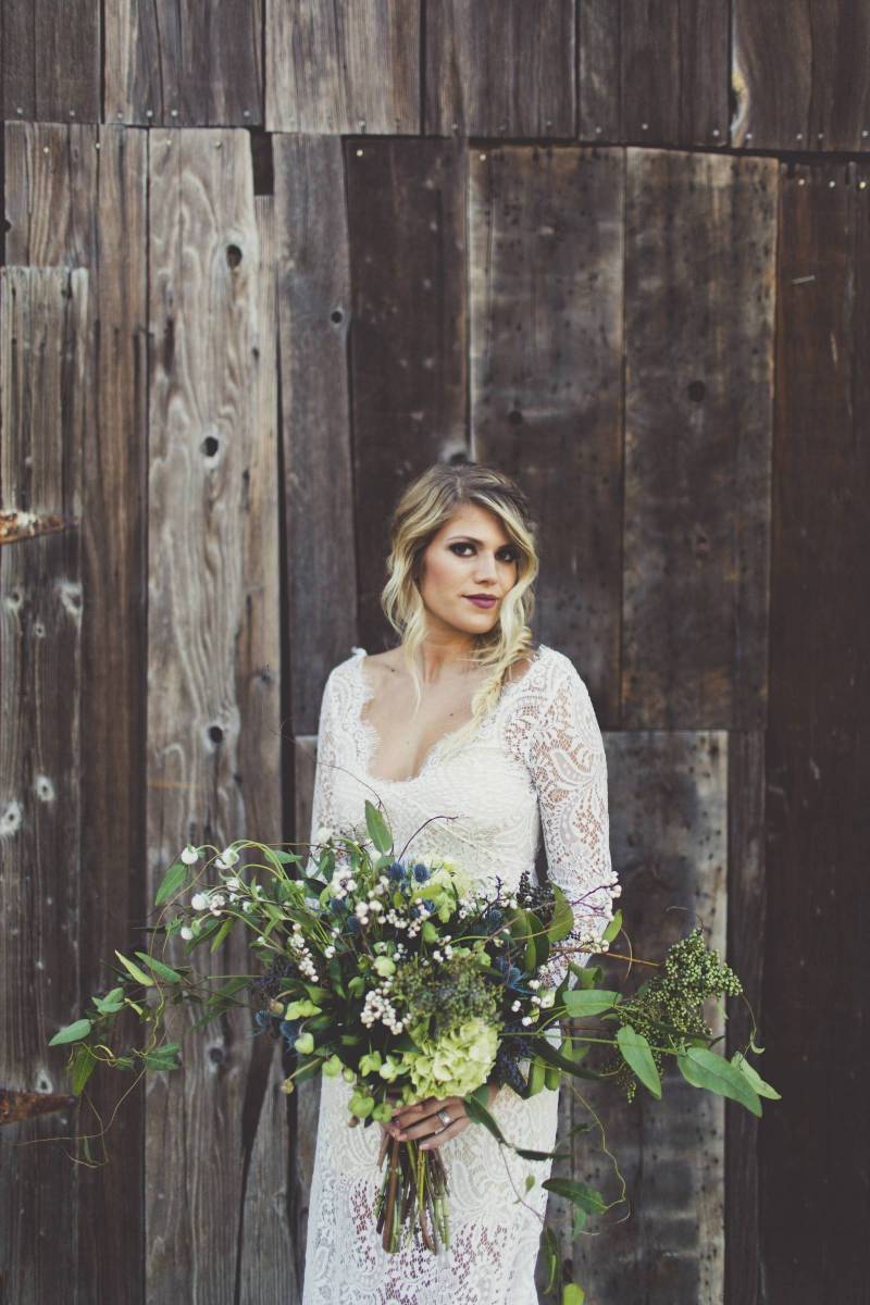 bride holding bouquet