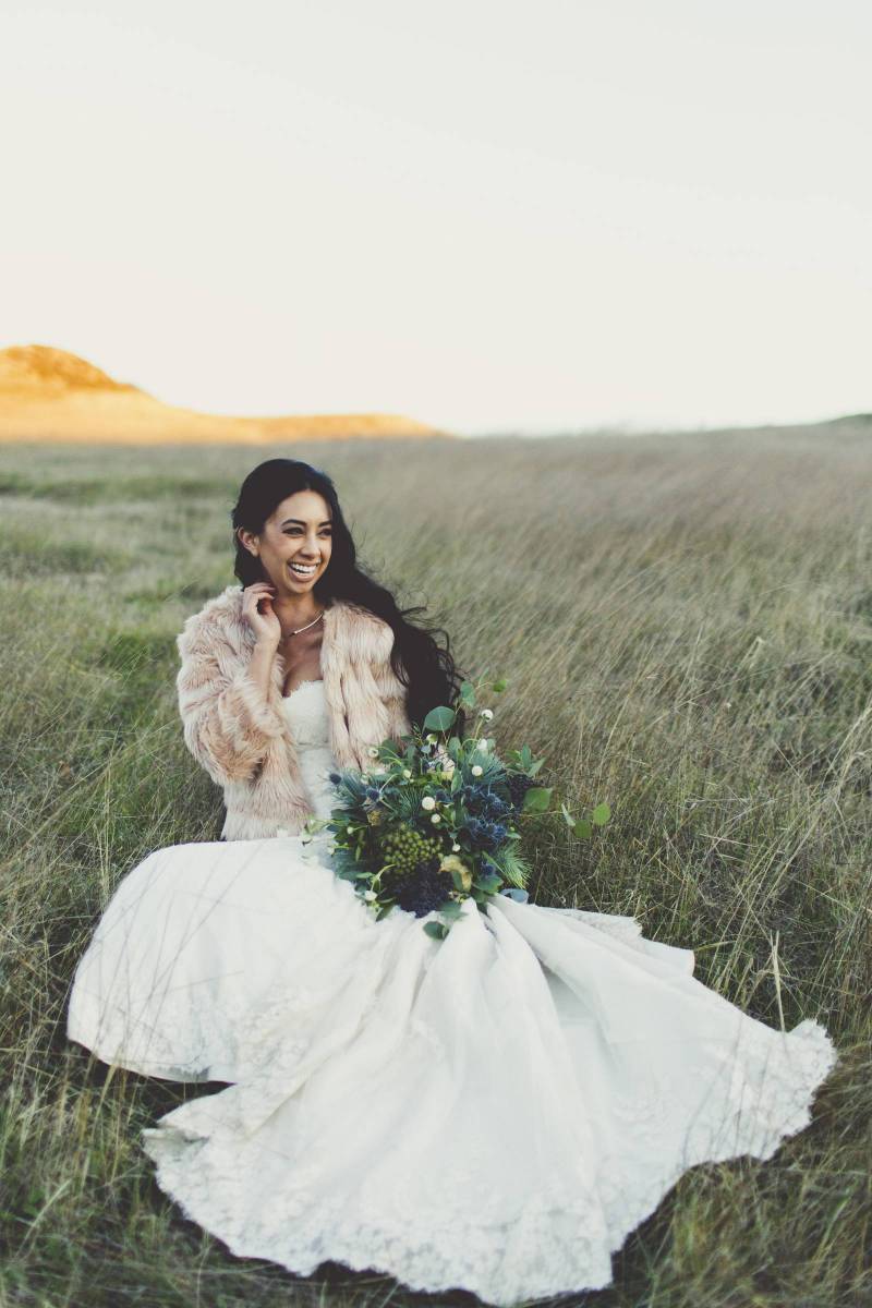 bride holding bouquet