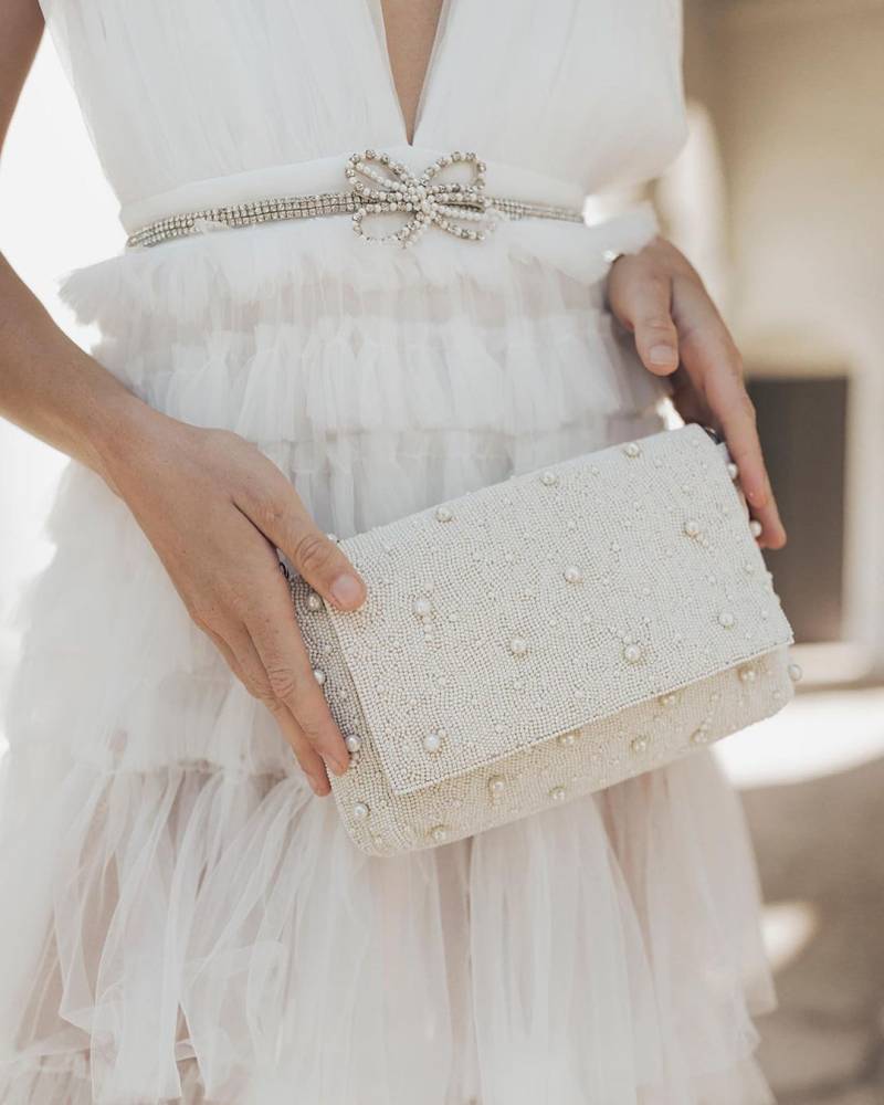 7 Things To Pack In Your Wedding Day Purse