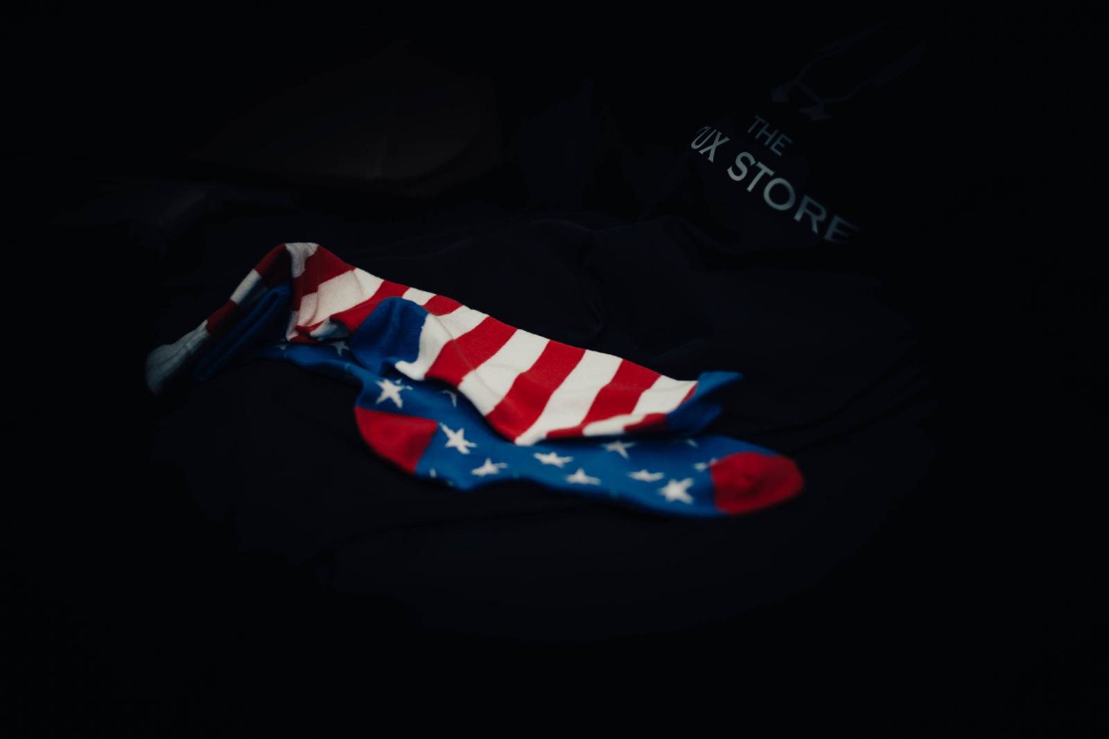 American flag groomsmen socks | wedding day style