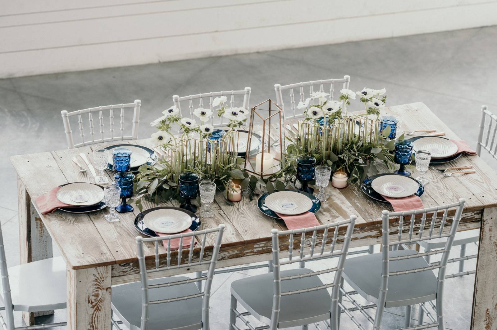 outdoor spring wedding reception | blue and pink jewel toned wedding inspiration | Montana styled sh