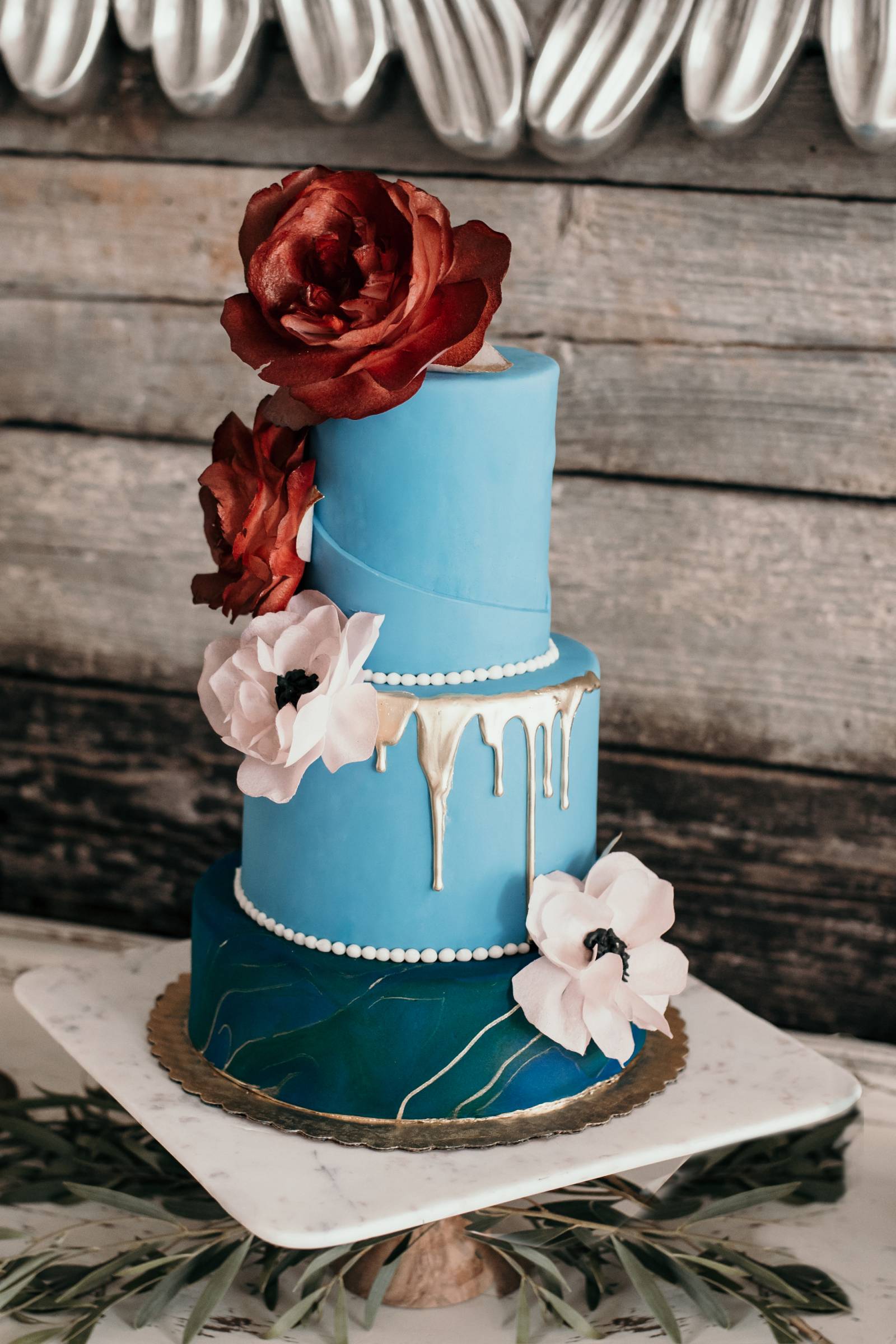 modern blue wedding cake inspiration | Montana styled shoot