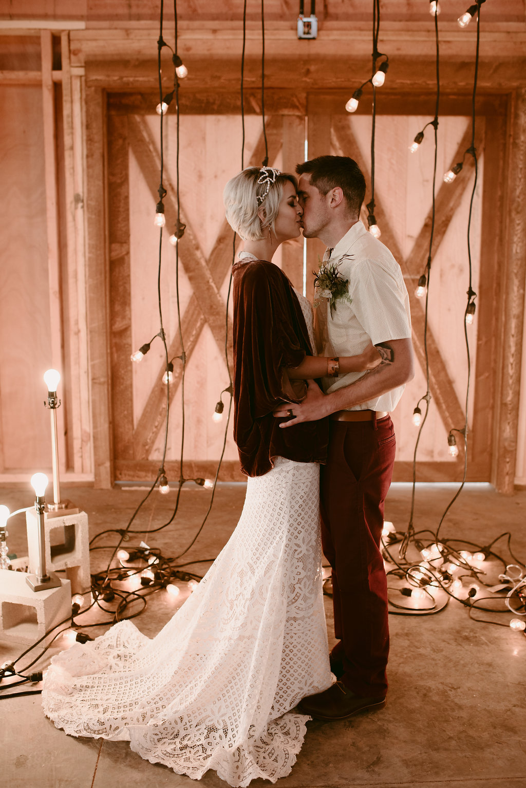 wedding portrait of bride and groom | wedding planned and styled by Champagne & Linen