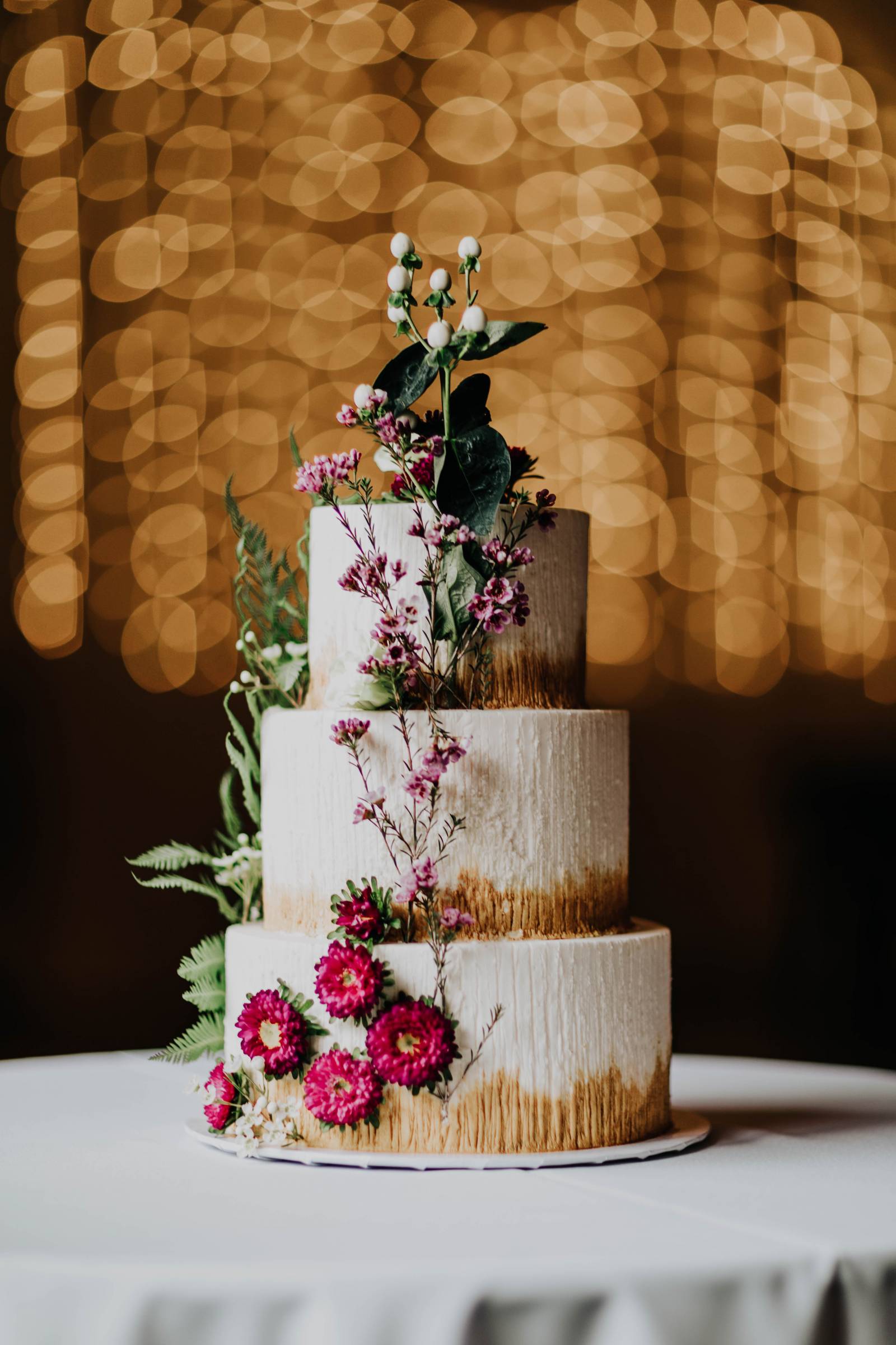 Simply Chic Wedding Inspiration | cake inspiration
