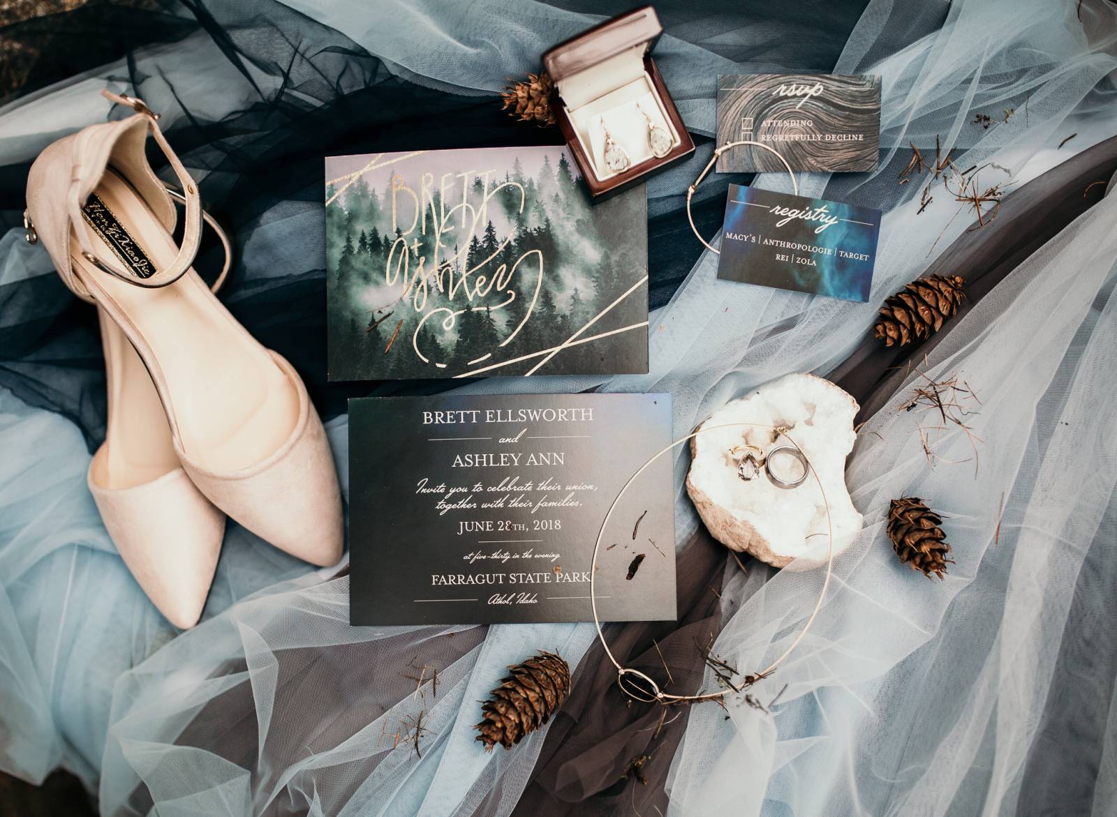 woodsy Idaho outdoor elopement inspiration | invitations